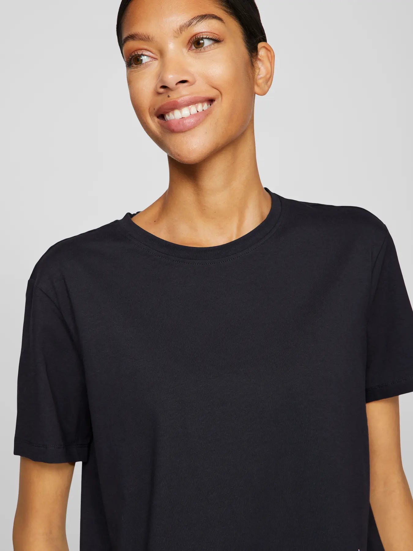 Nora Black T-Shirt
