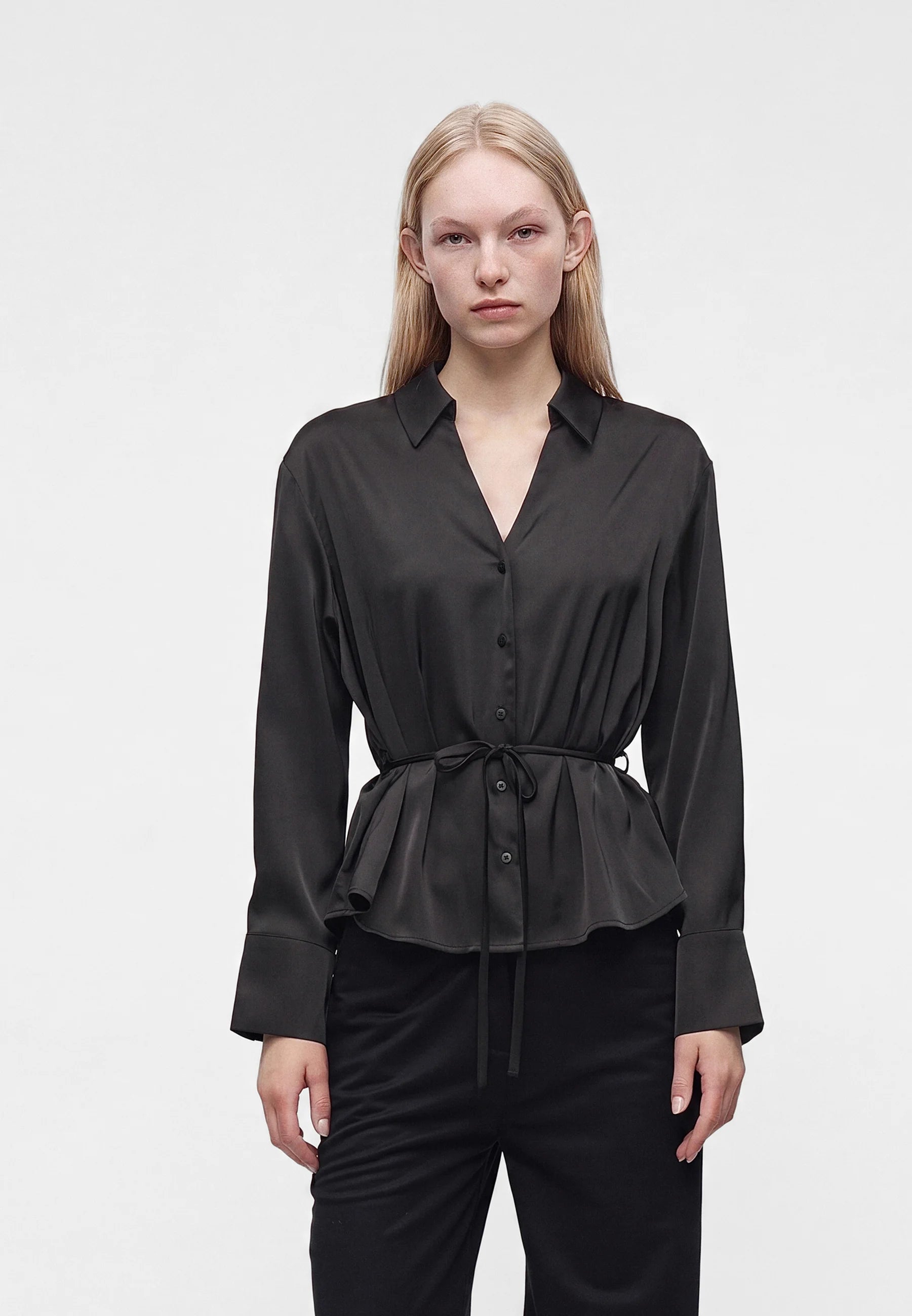 Aria V-neck Waisted Blouse Black