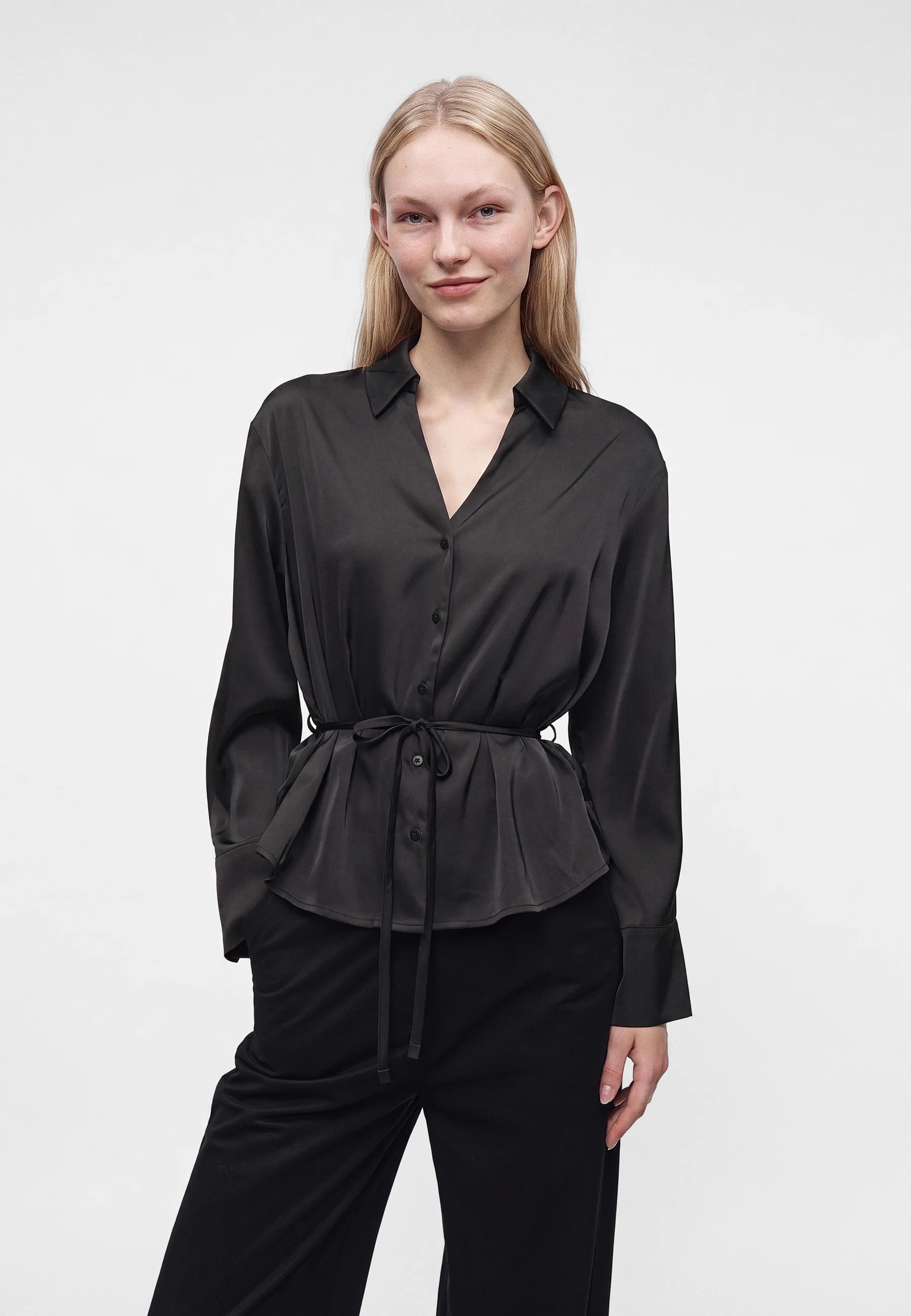 Aria V-neck Waisted Blouse Black