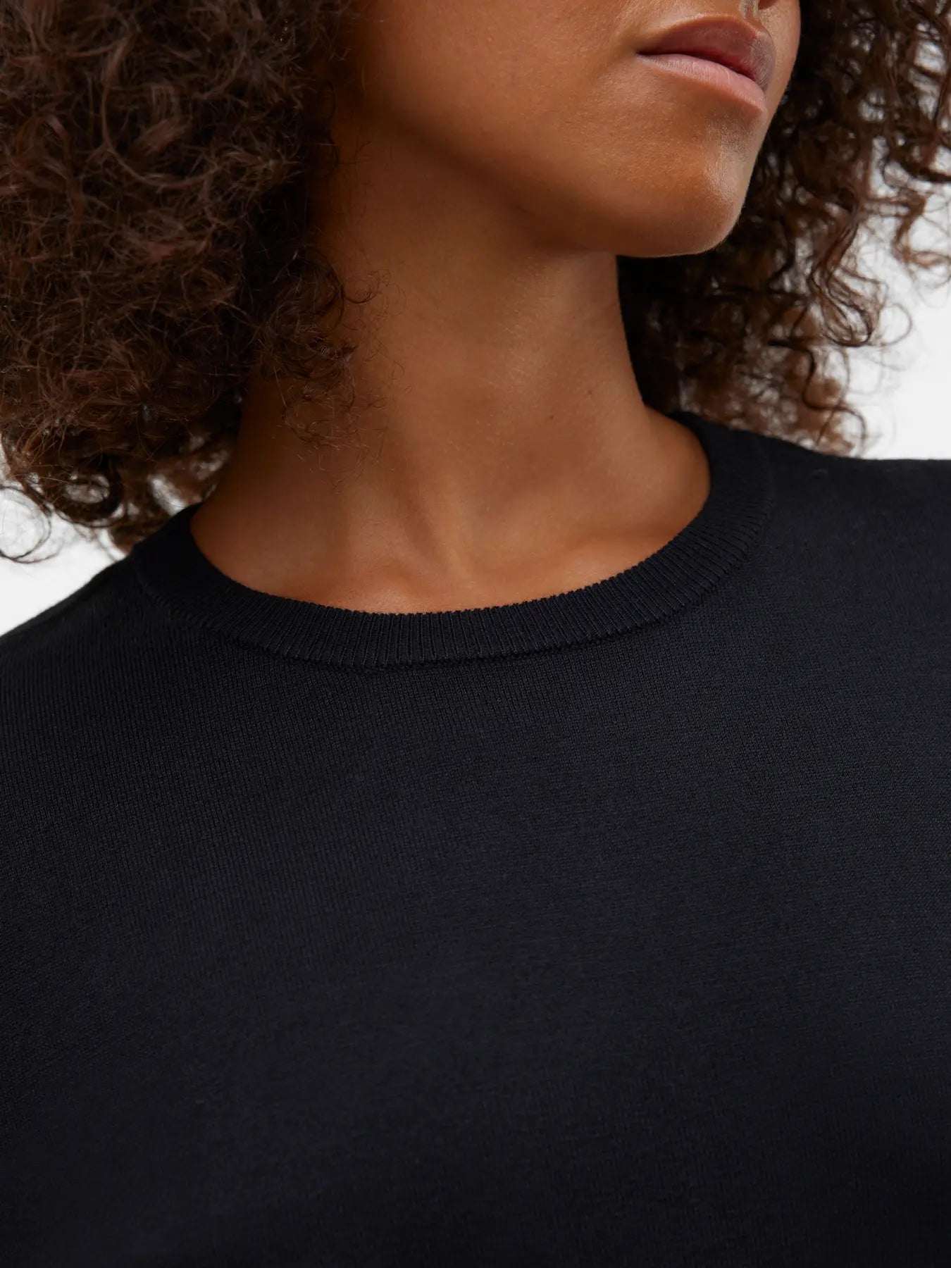 Silje Black Fine Knit Short Sleeve Pullover