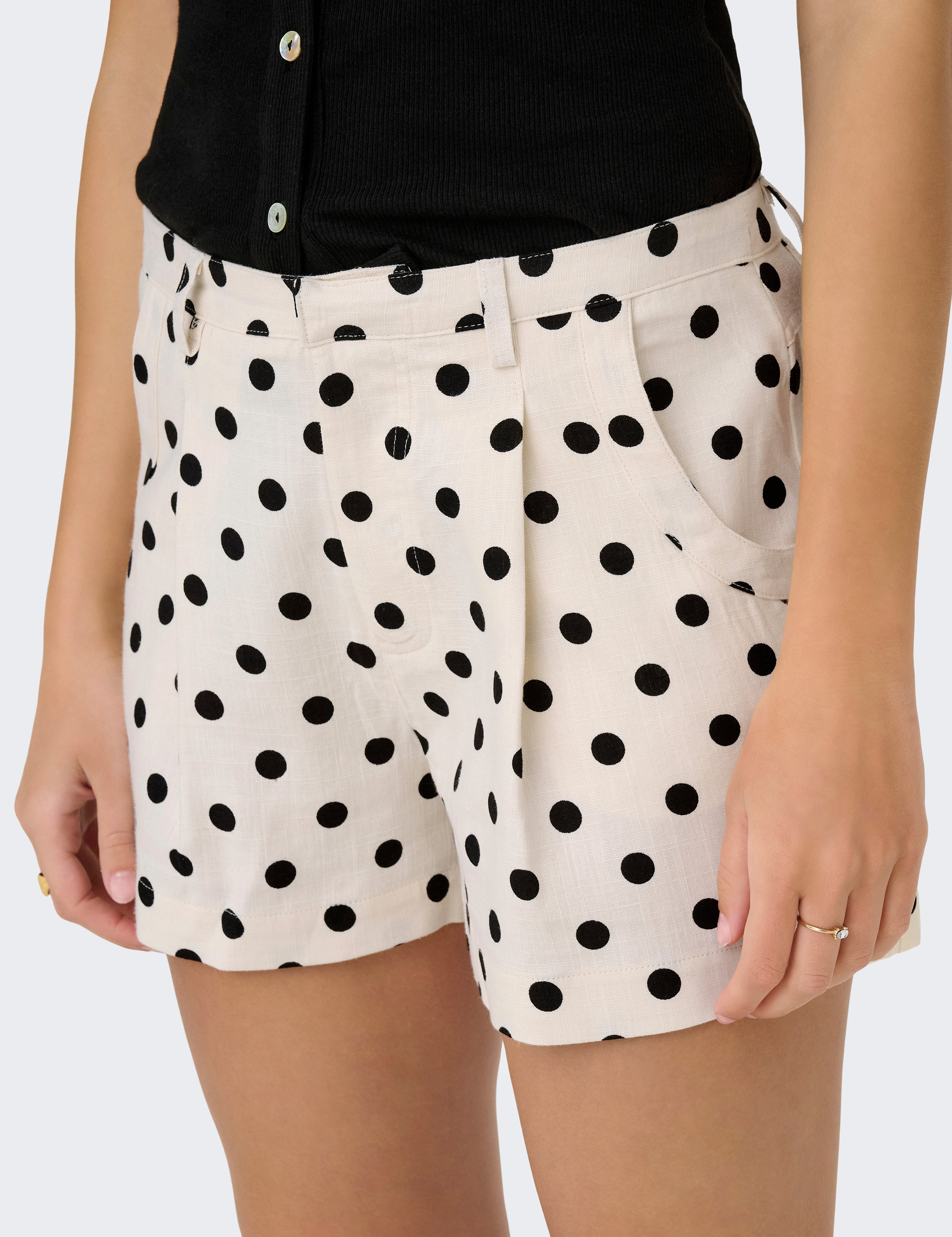 ONLY_SpringSummer2025_4910883_15364250_5.jpg