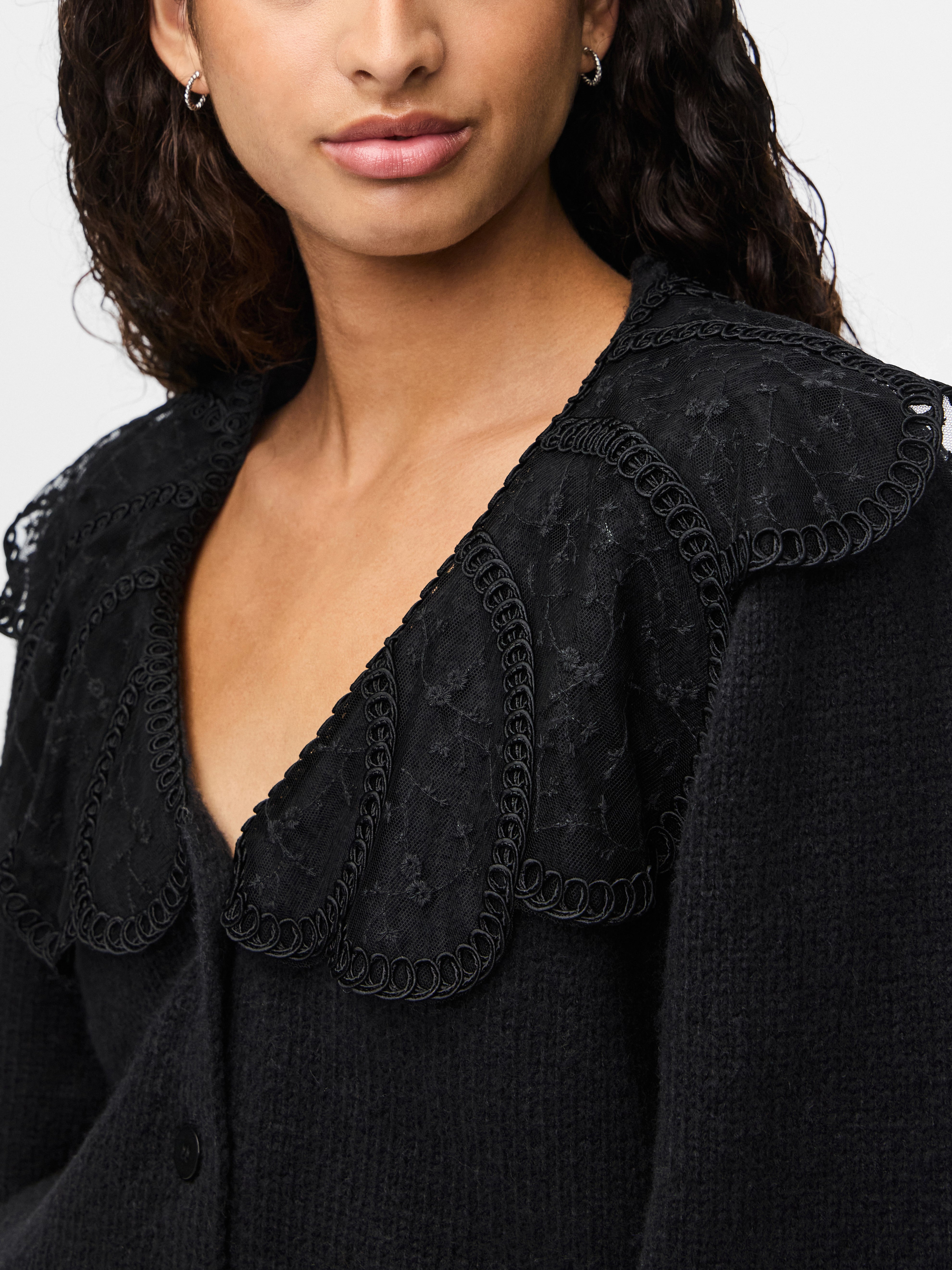 トップス VAULTROOM ROUND NECK CARDIGAN / BLACK VAULTROOM ROUND NECK CARDIGAN / BLACK