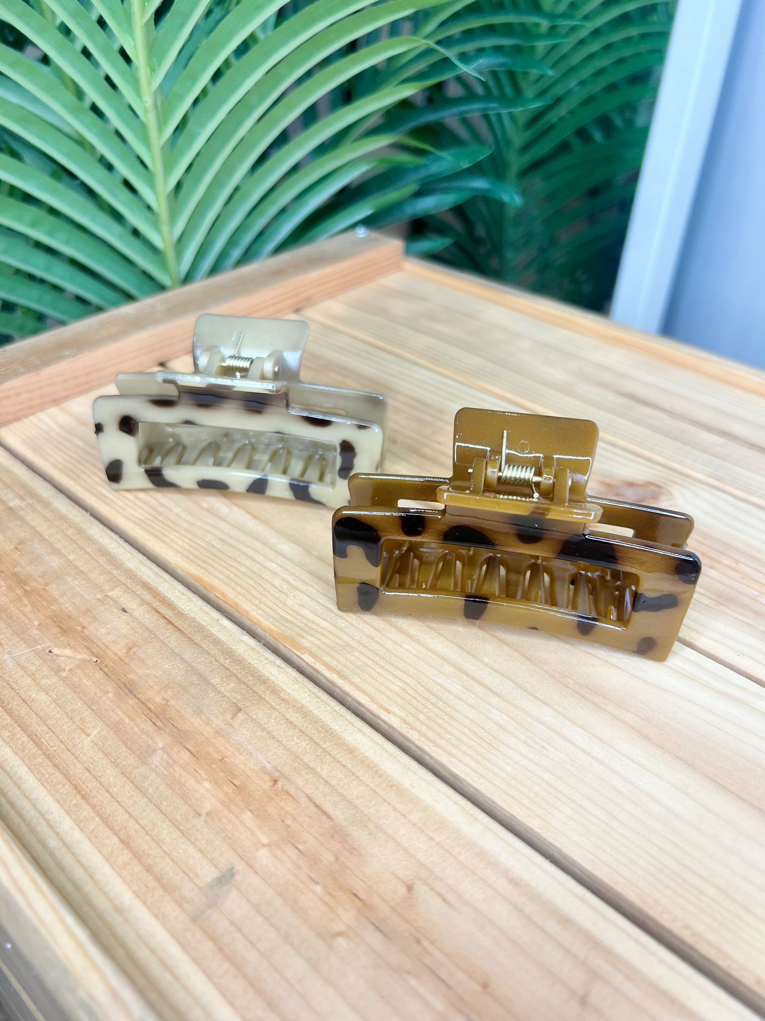 Anima Square Bulldog/Hair Clip