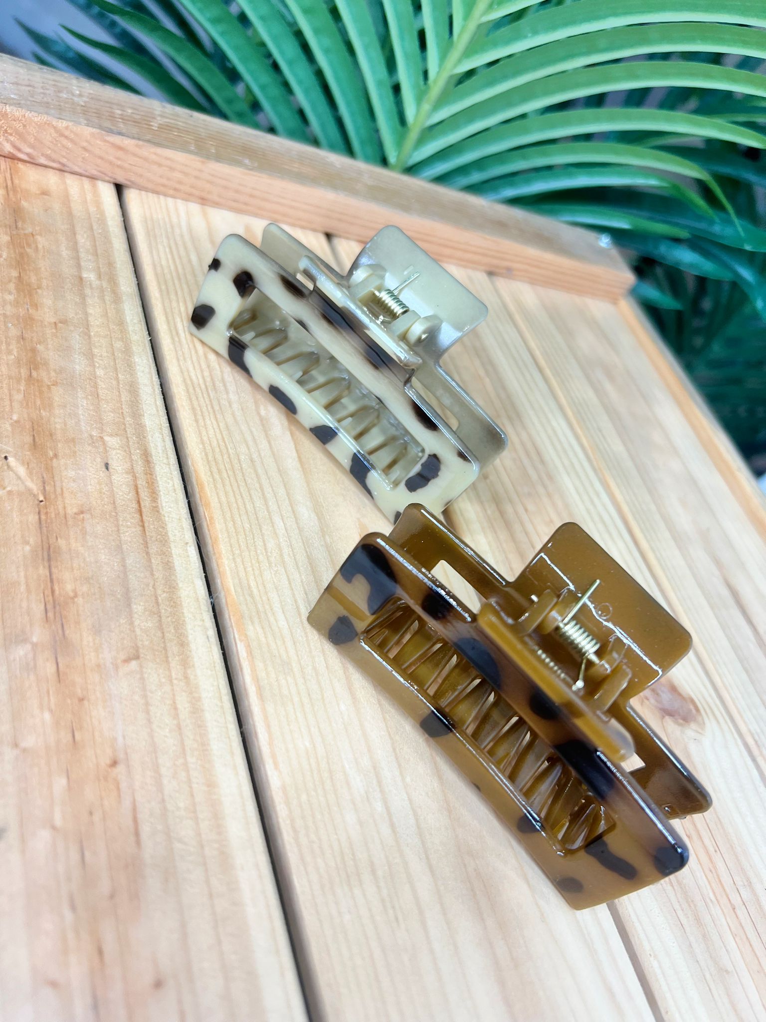 Anima Square Bulldog/Hair Clip