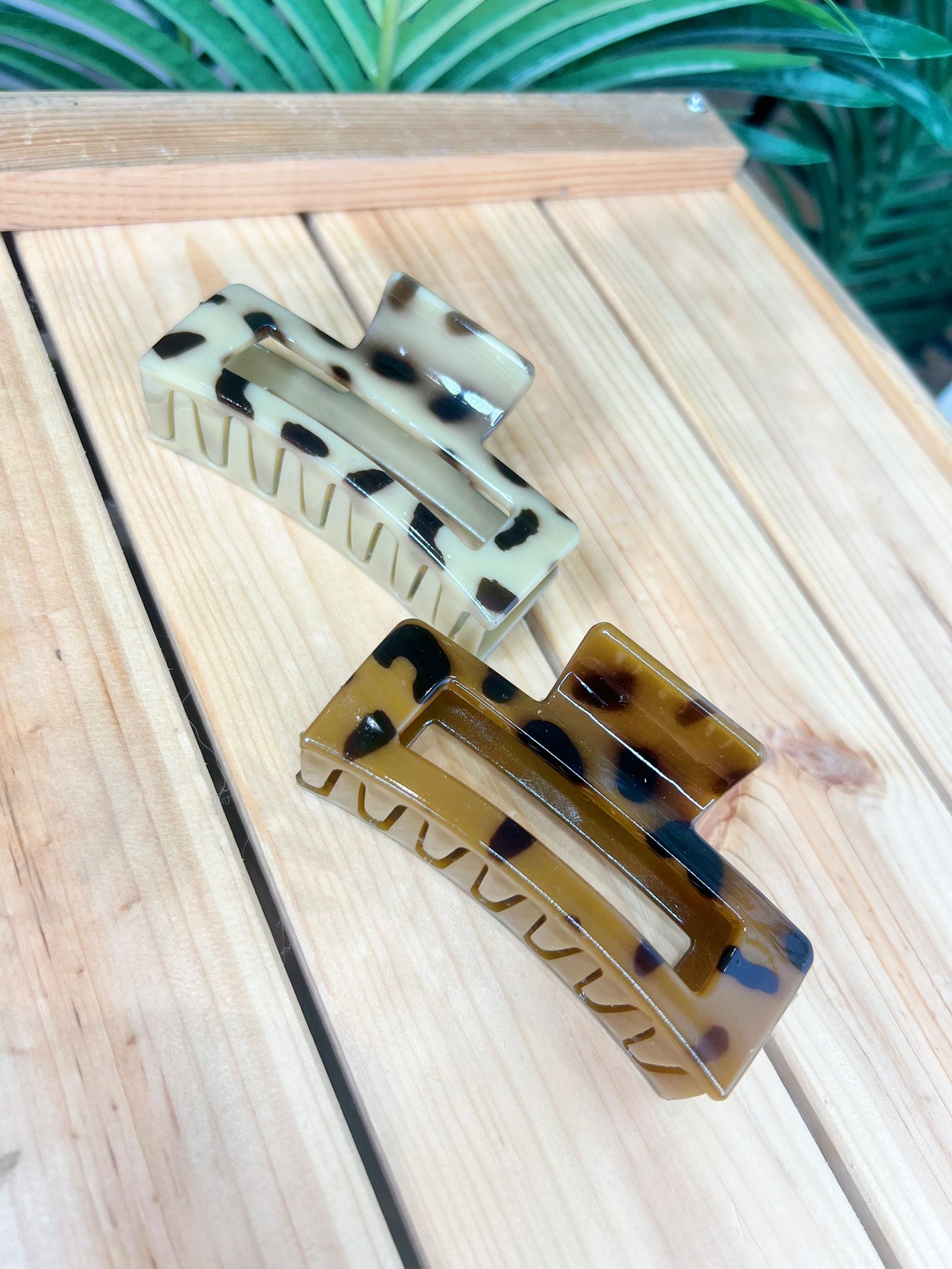 Anima Square Bulldog/Hair Clip