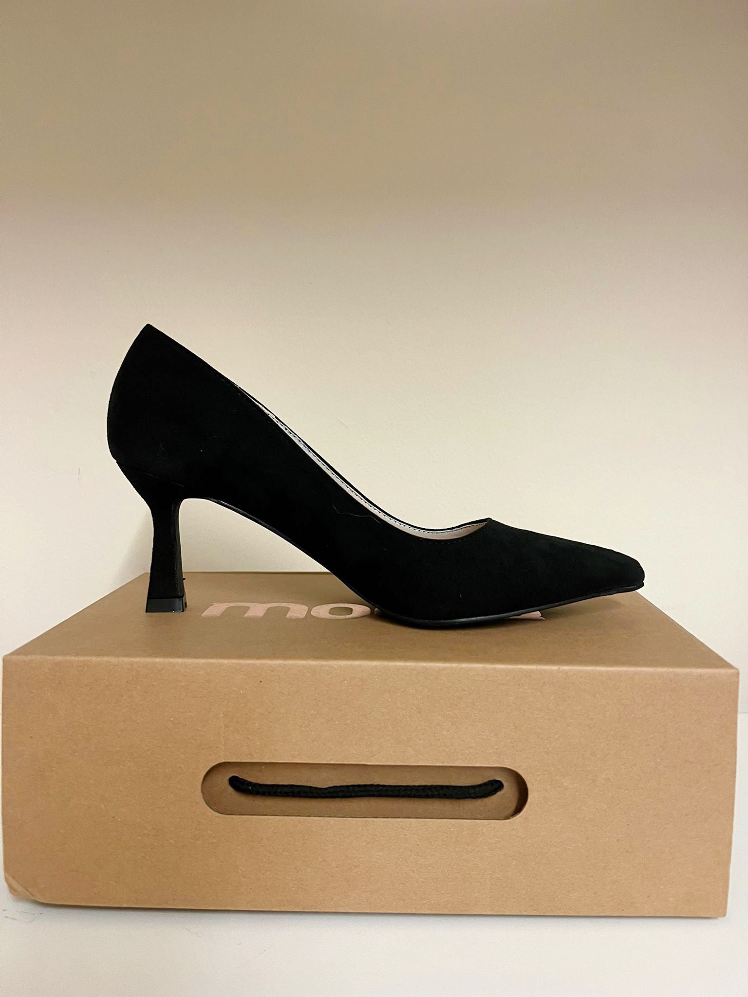 Black Court Heeled Shoes