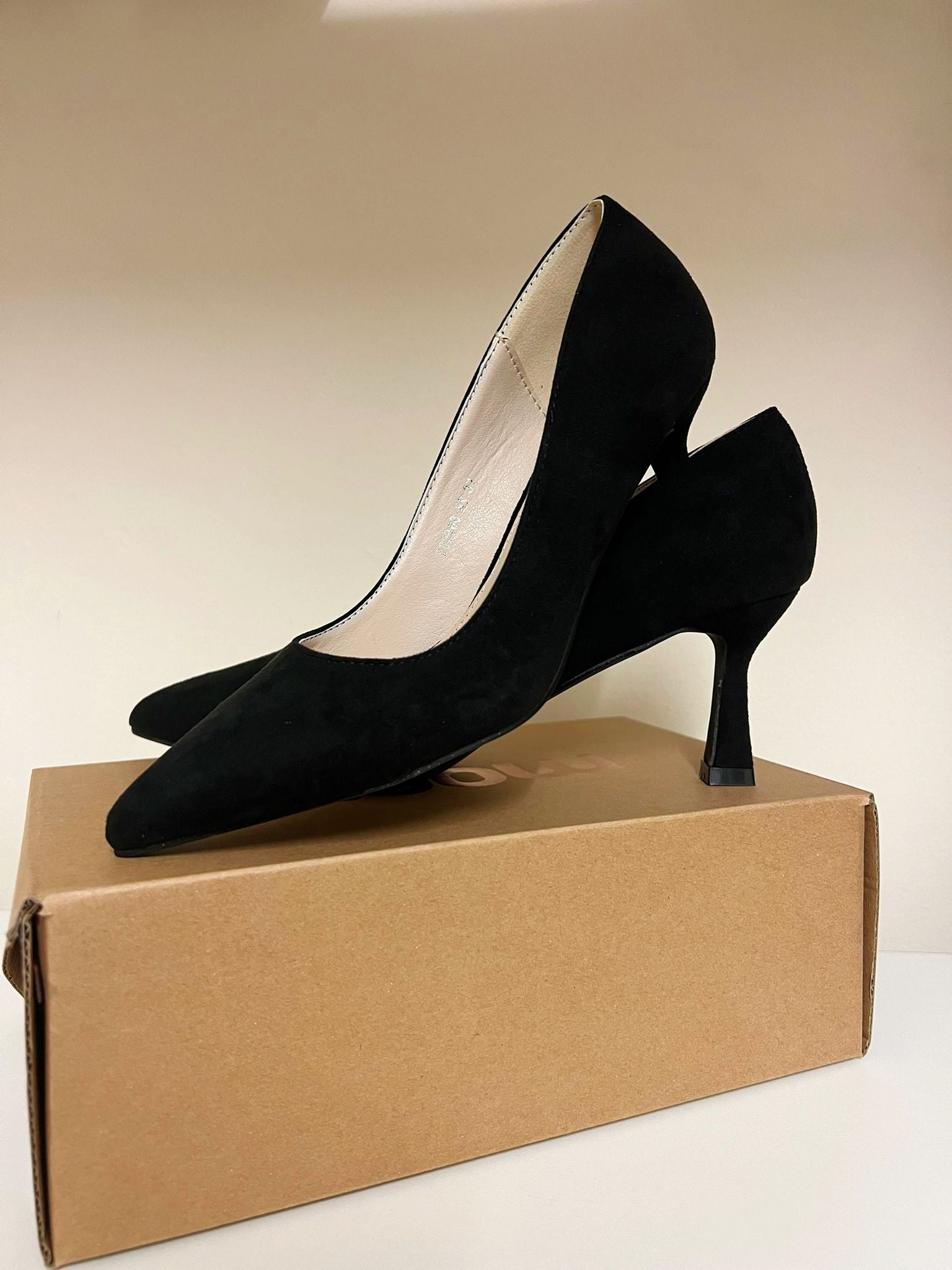 Black Court Heeled Shoes