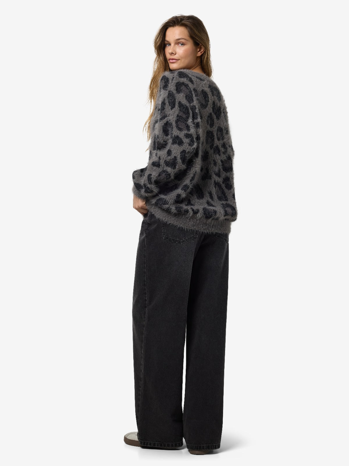 Flynn V-neck Fluffy Leopard Cardigan