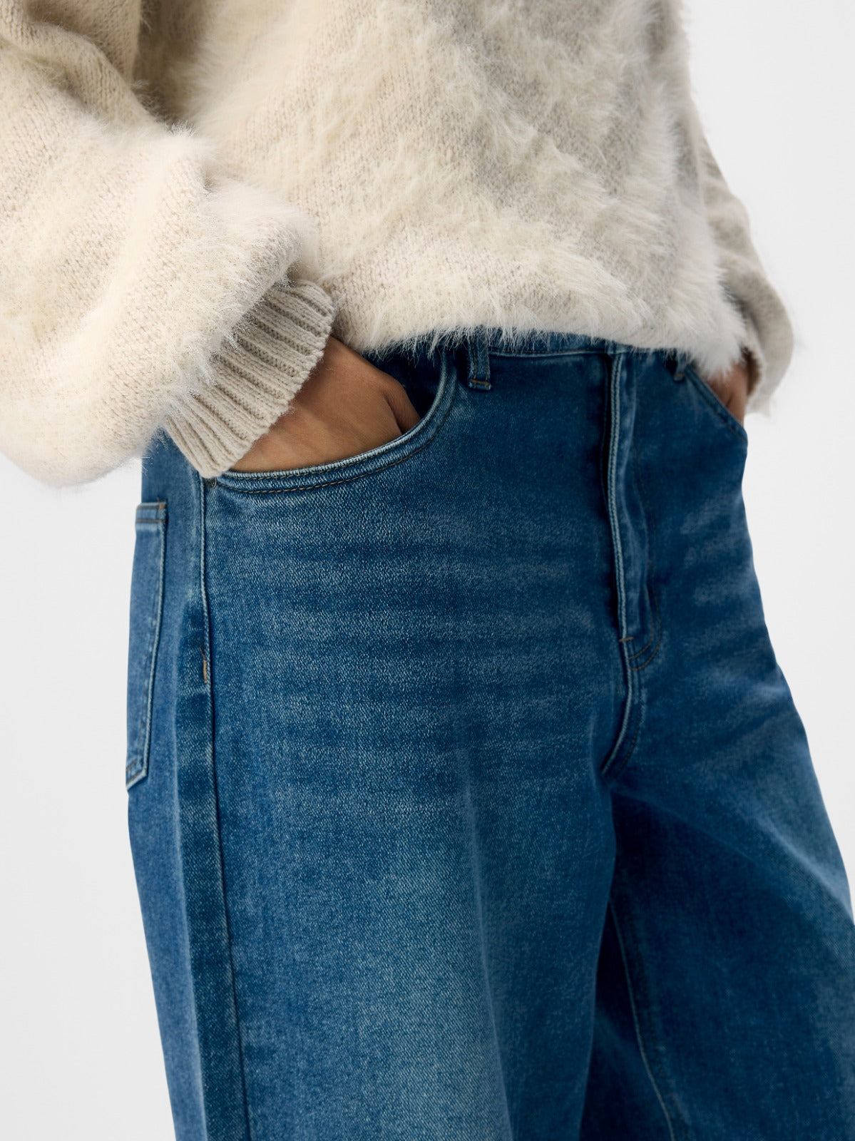 Sava Barrel Leg Mid-blue Jeans