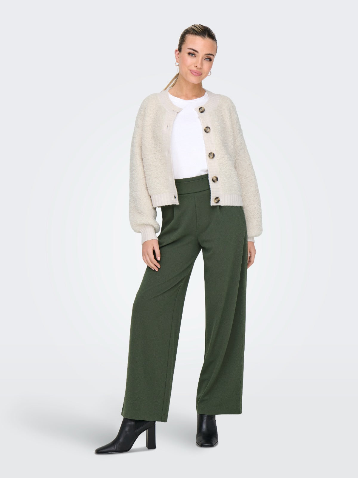 Eira Fluffy Cream O-neck Cardigan