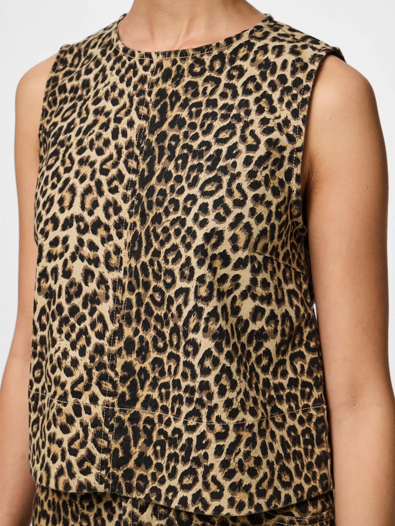 Salume O-neck Sleeveless Leopard Denim Top