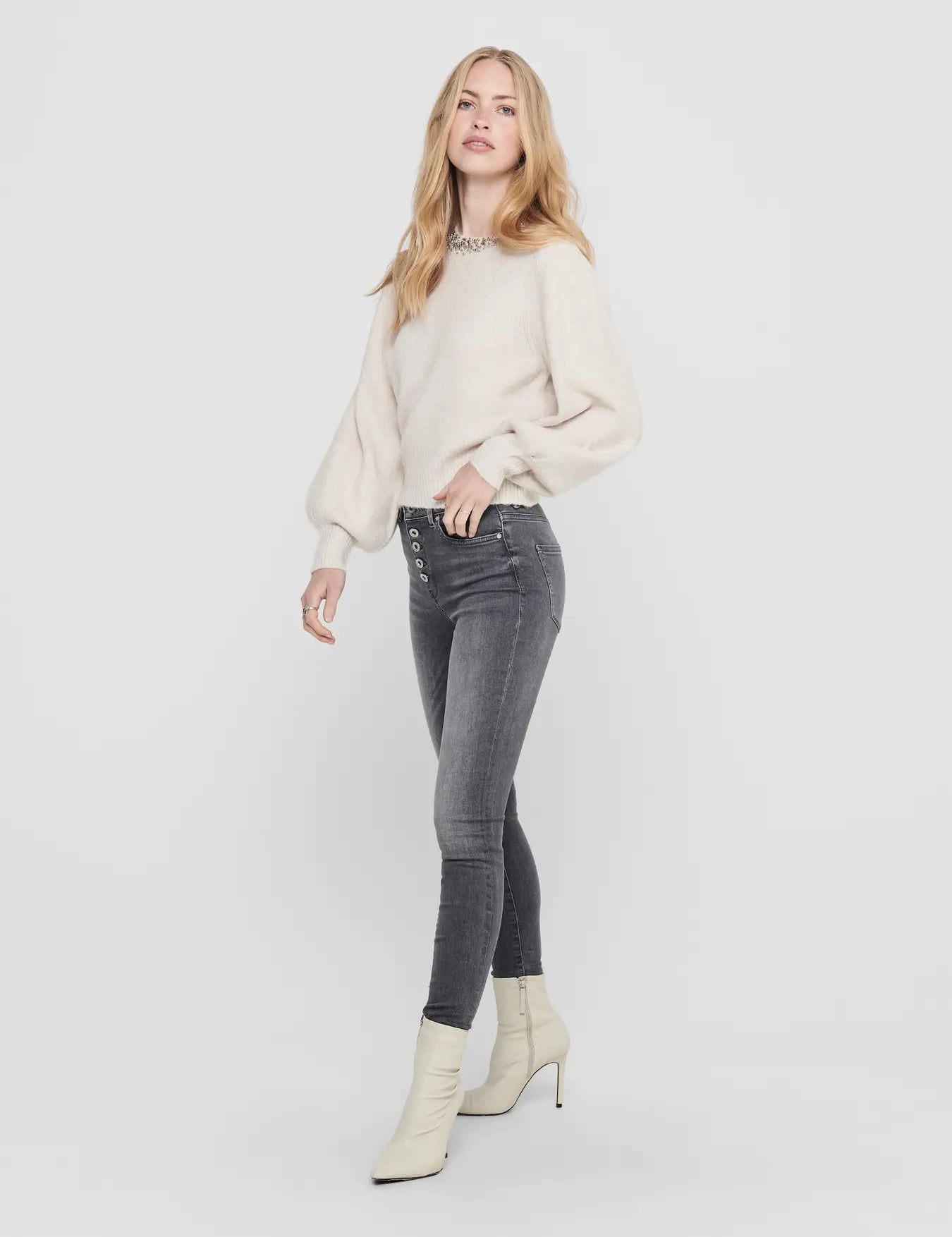 a3eWe9RdV5C7o_005.webp