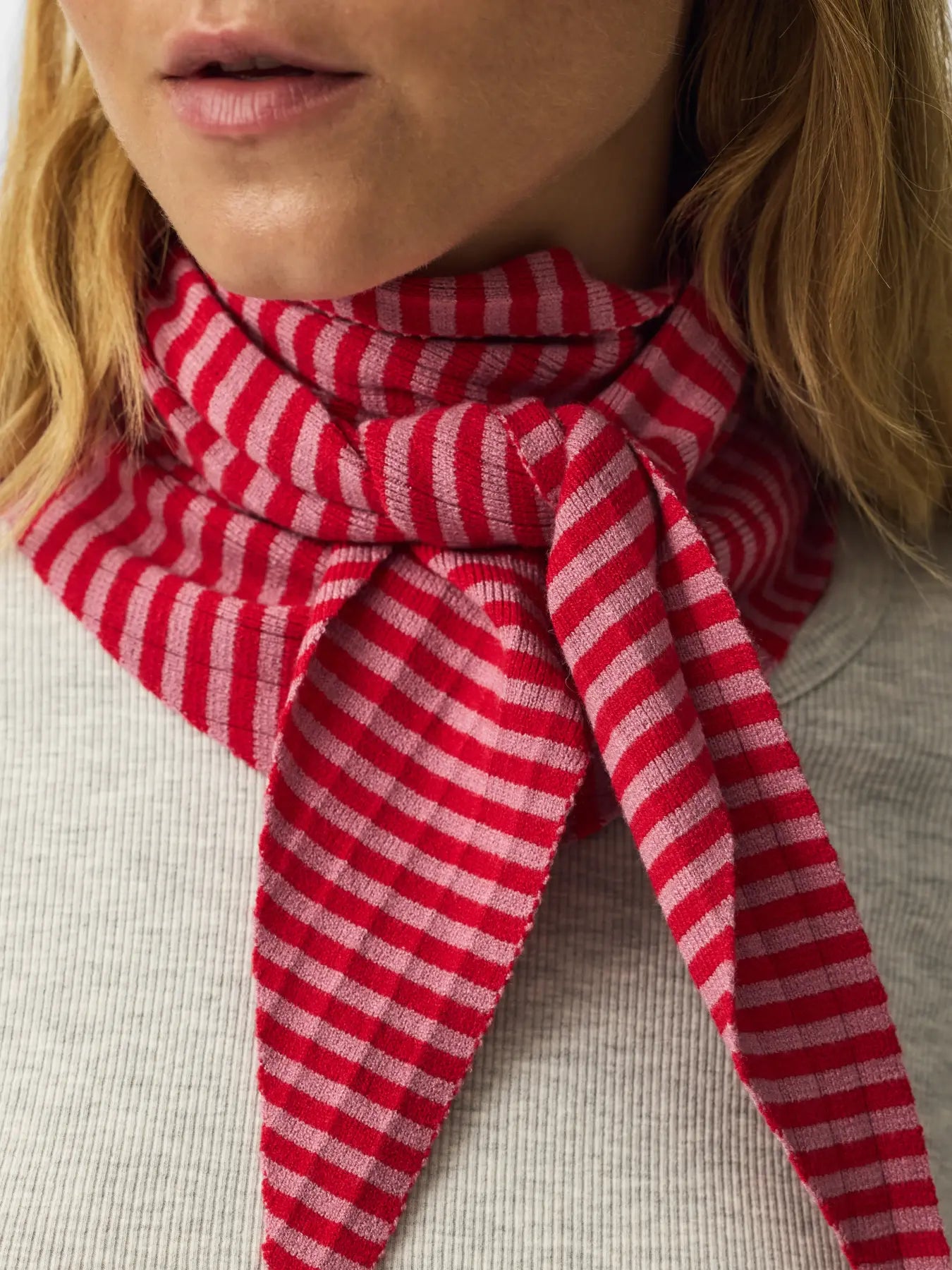 Komma Stripe Triangle Scarf