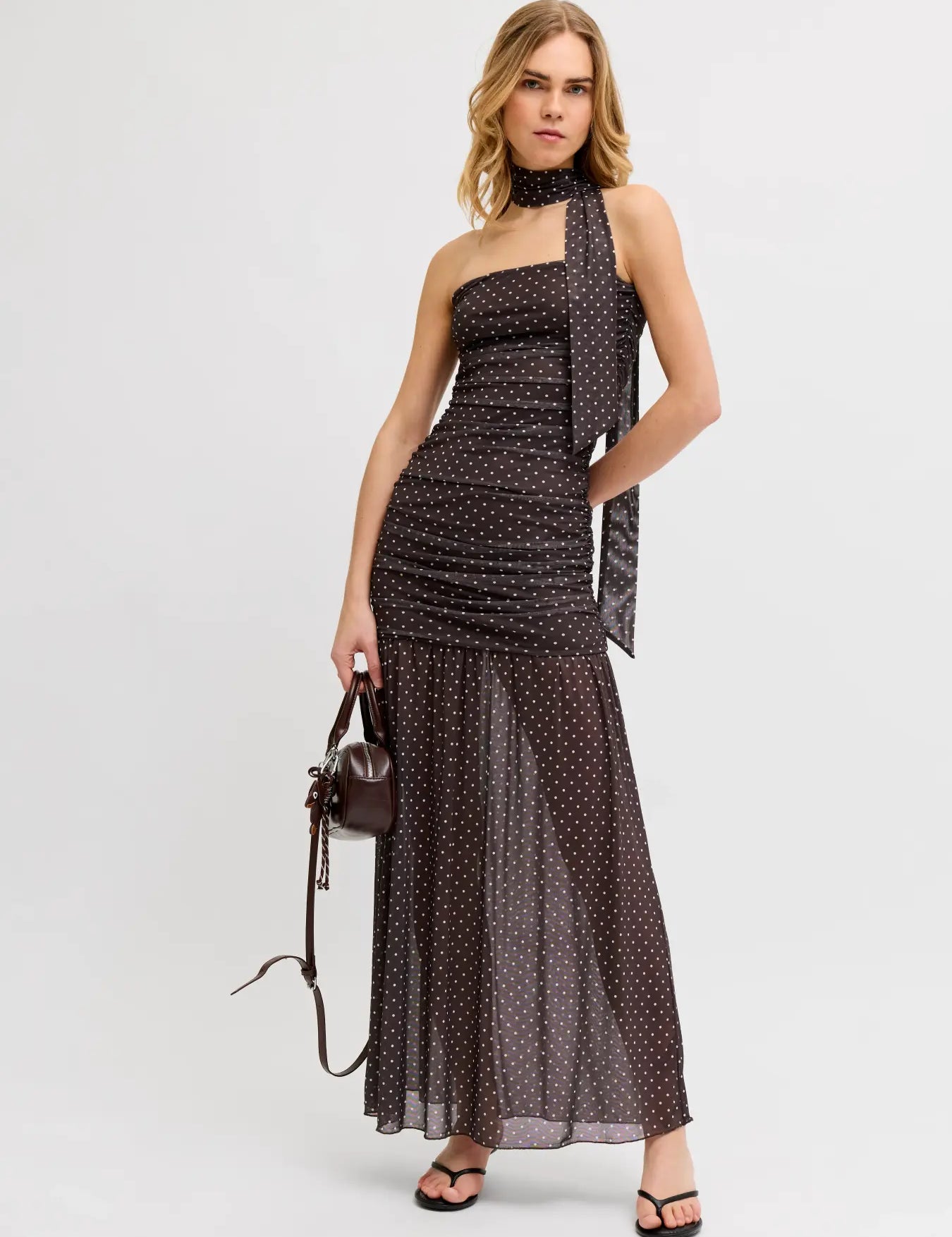eRr03adjP7Hwk_003.webp