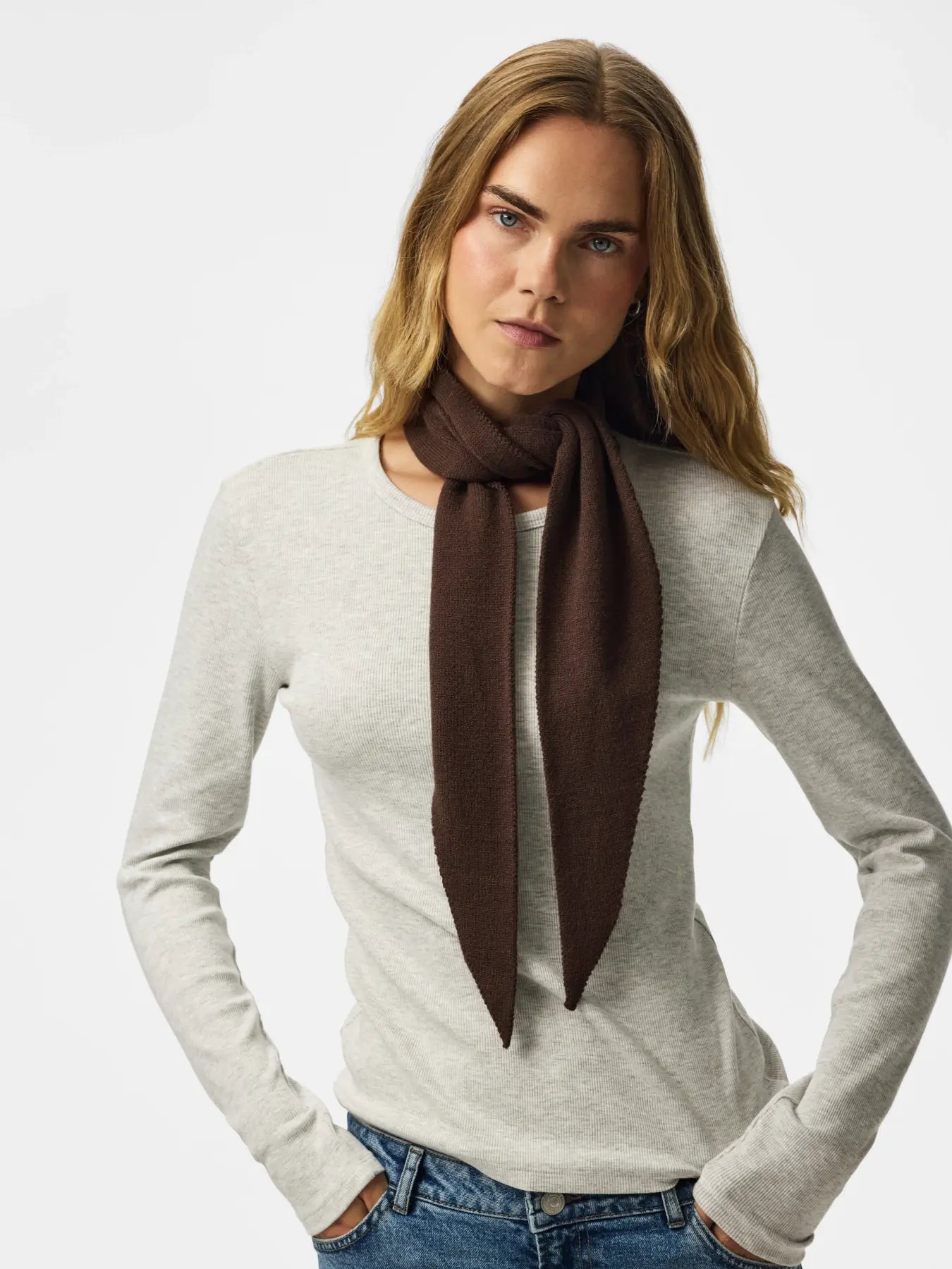 Komma Triangle Scarf Brown