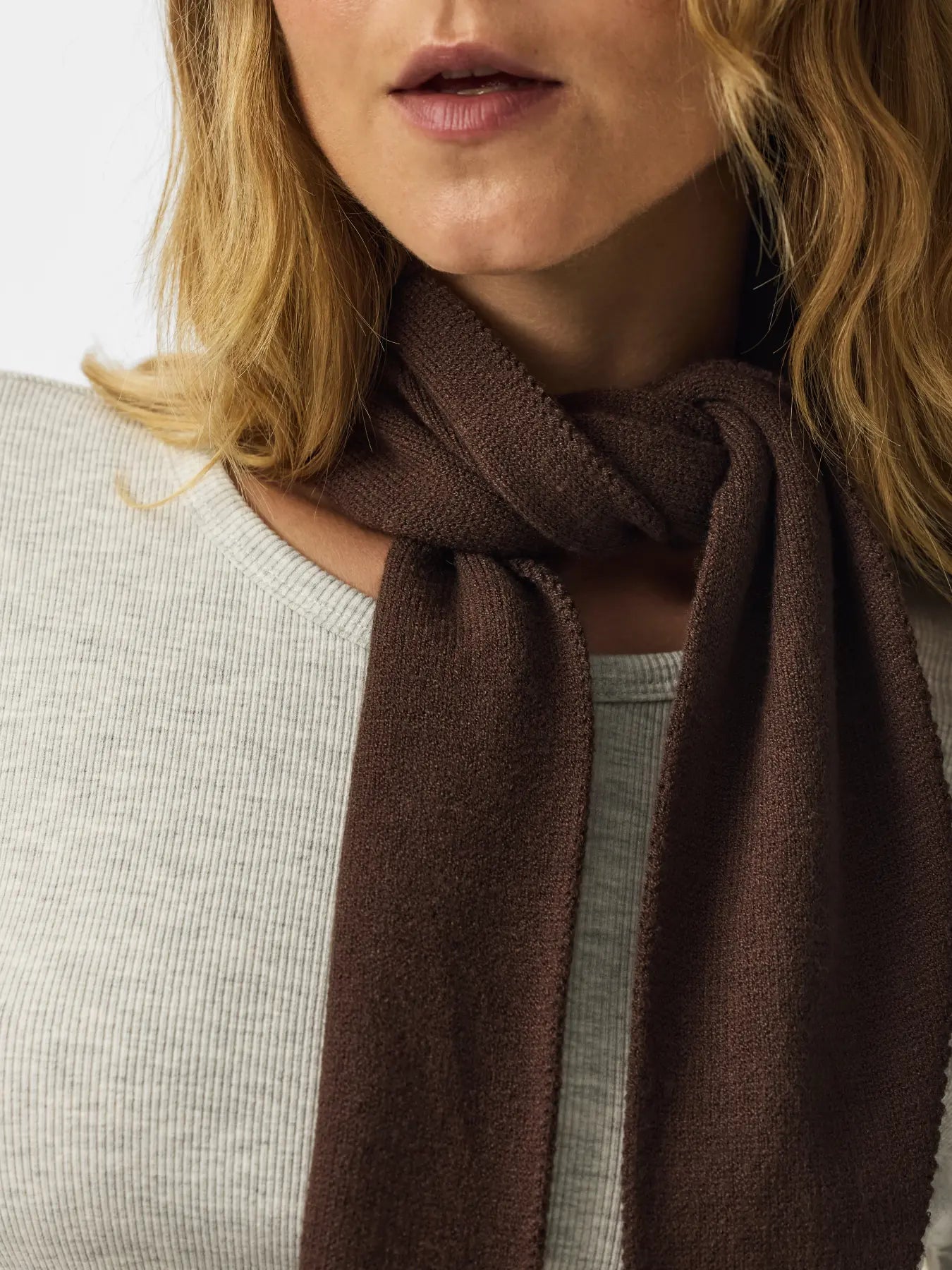 Komma Triangle Scarf Brown