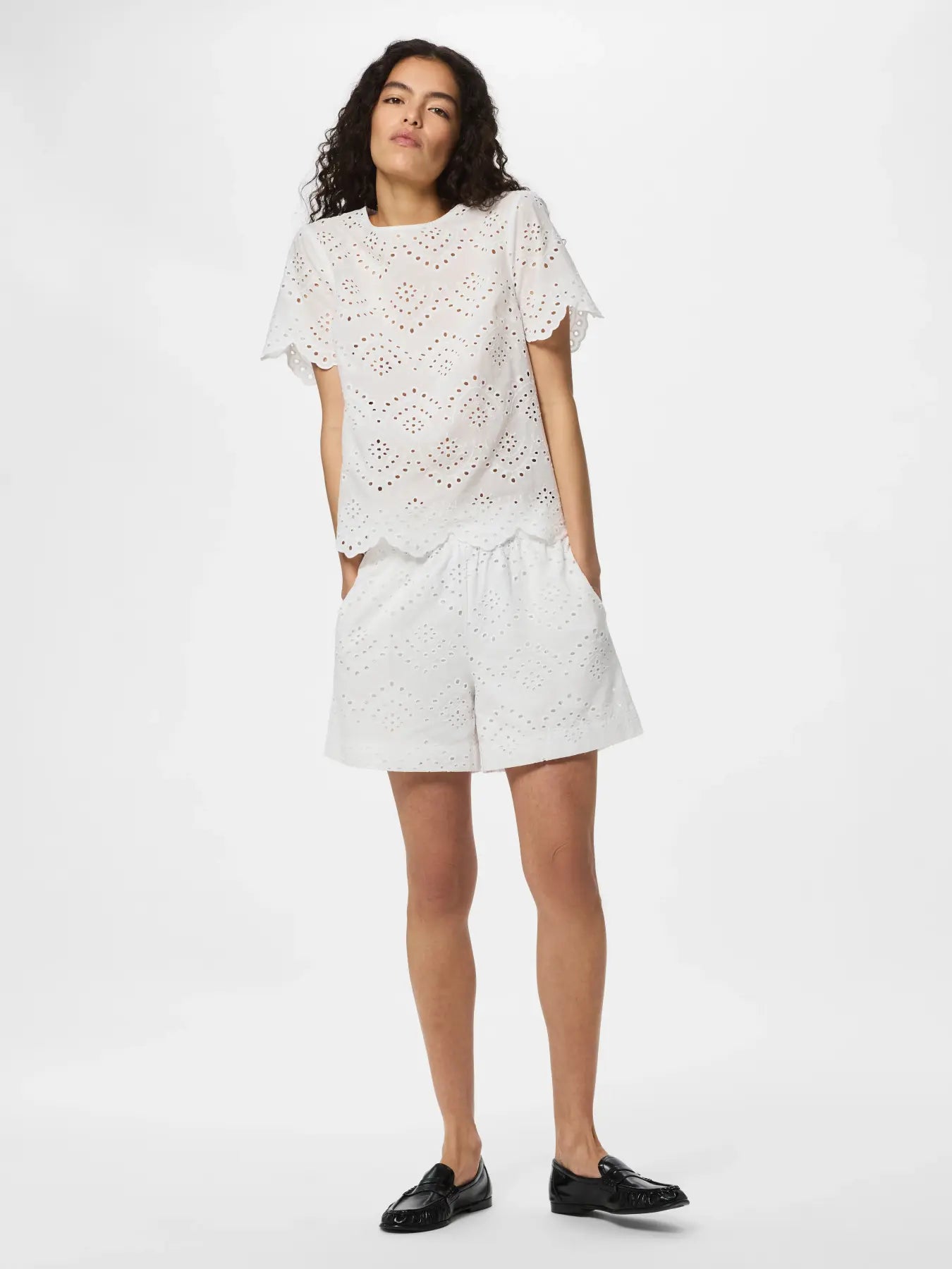 Vilde Broderie Anglaise Style Shorts