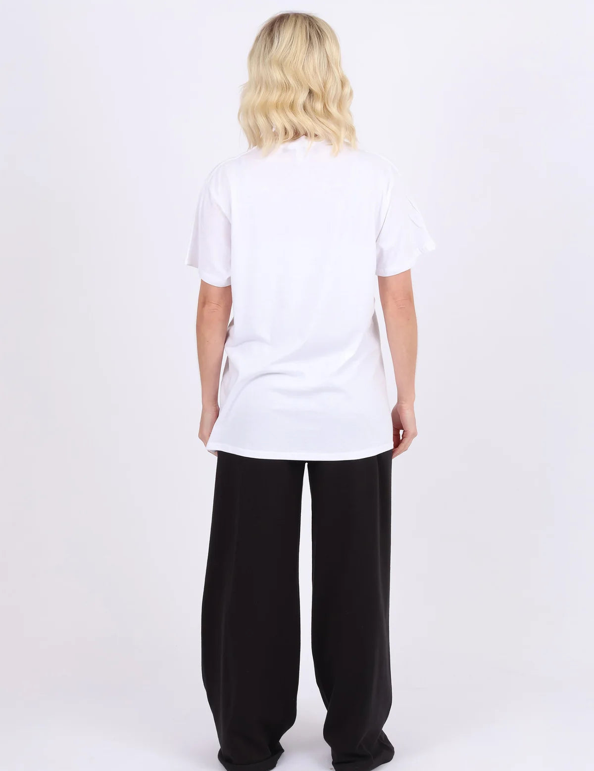 white_back_b8f2f3b0-12b5-4f9d-ad92-03fe82ab949e.webp