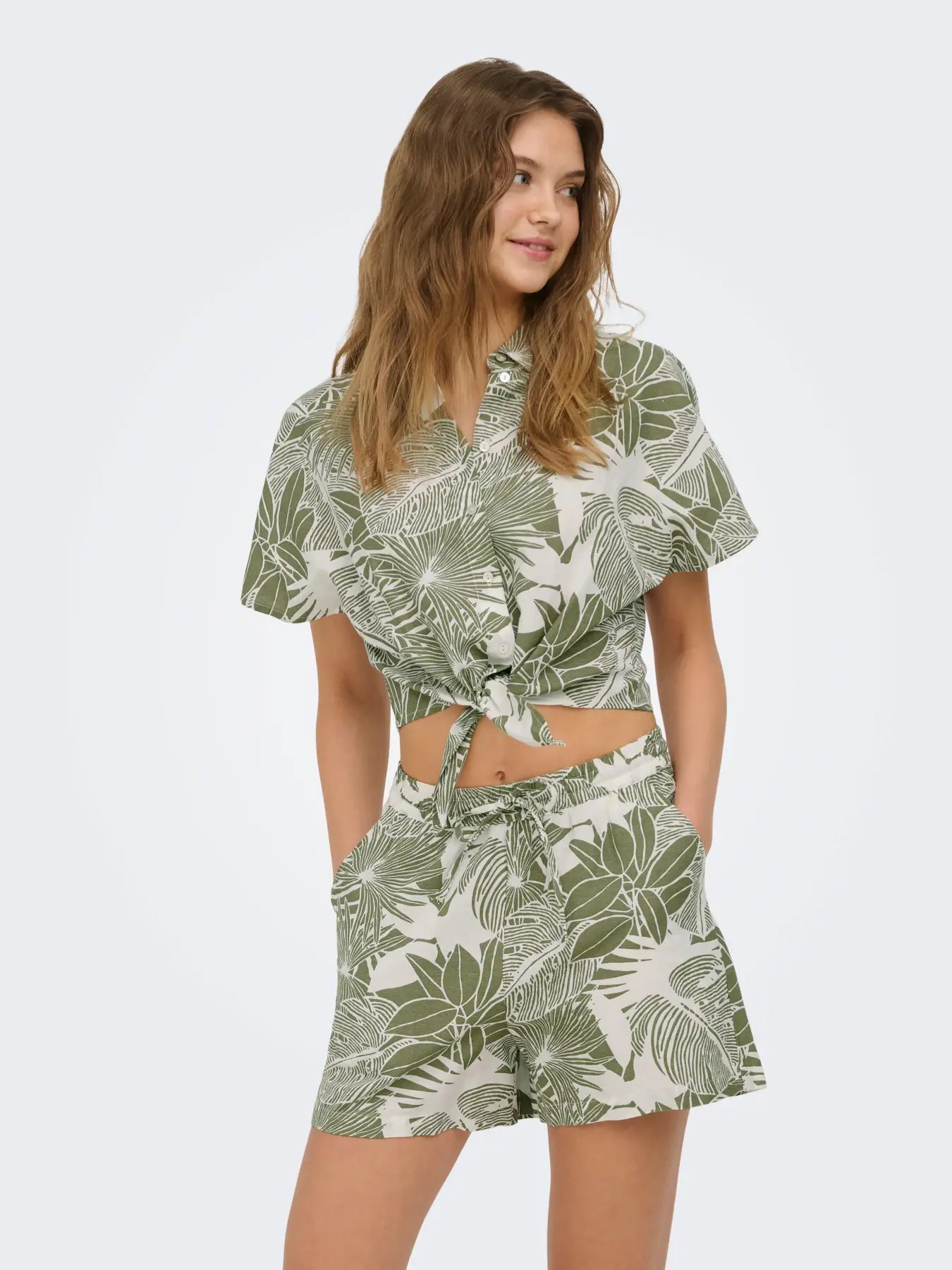 Jakiri Leaf Shorts