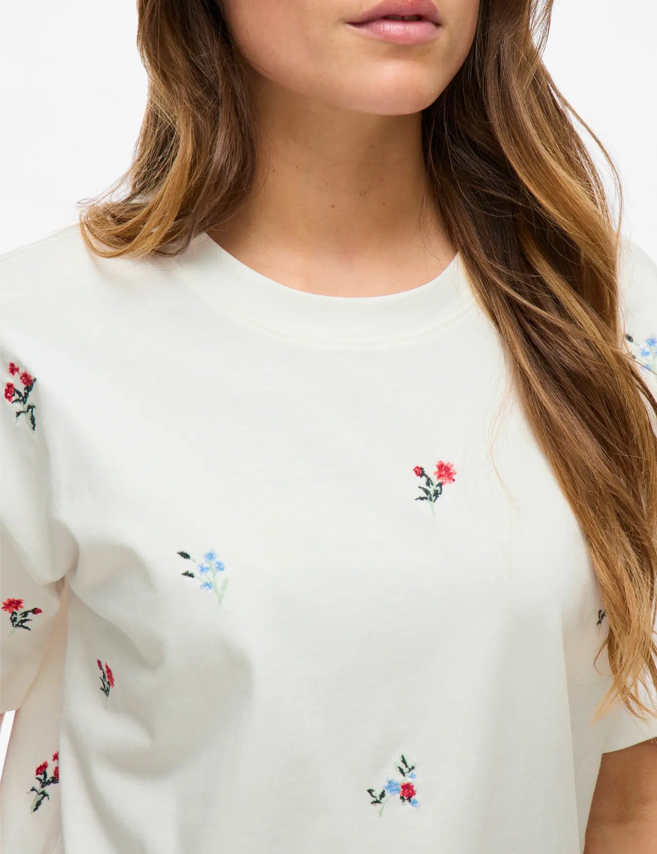 zR957kRBjvHwP_006.webp